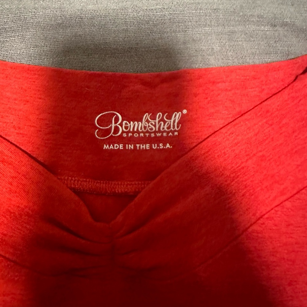 Bombshell Sportswear V-Waist Red Seamless Leggings - Picture 4 of 5